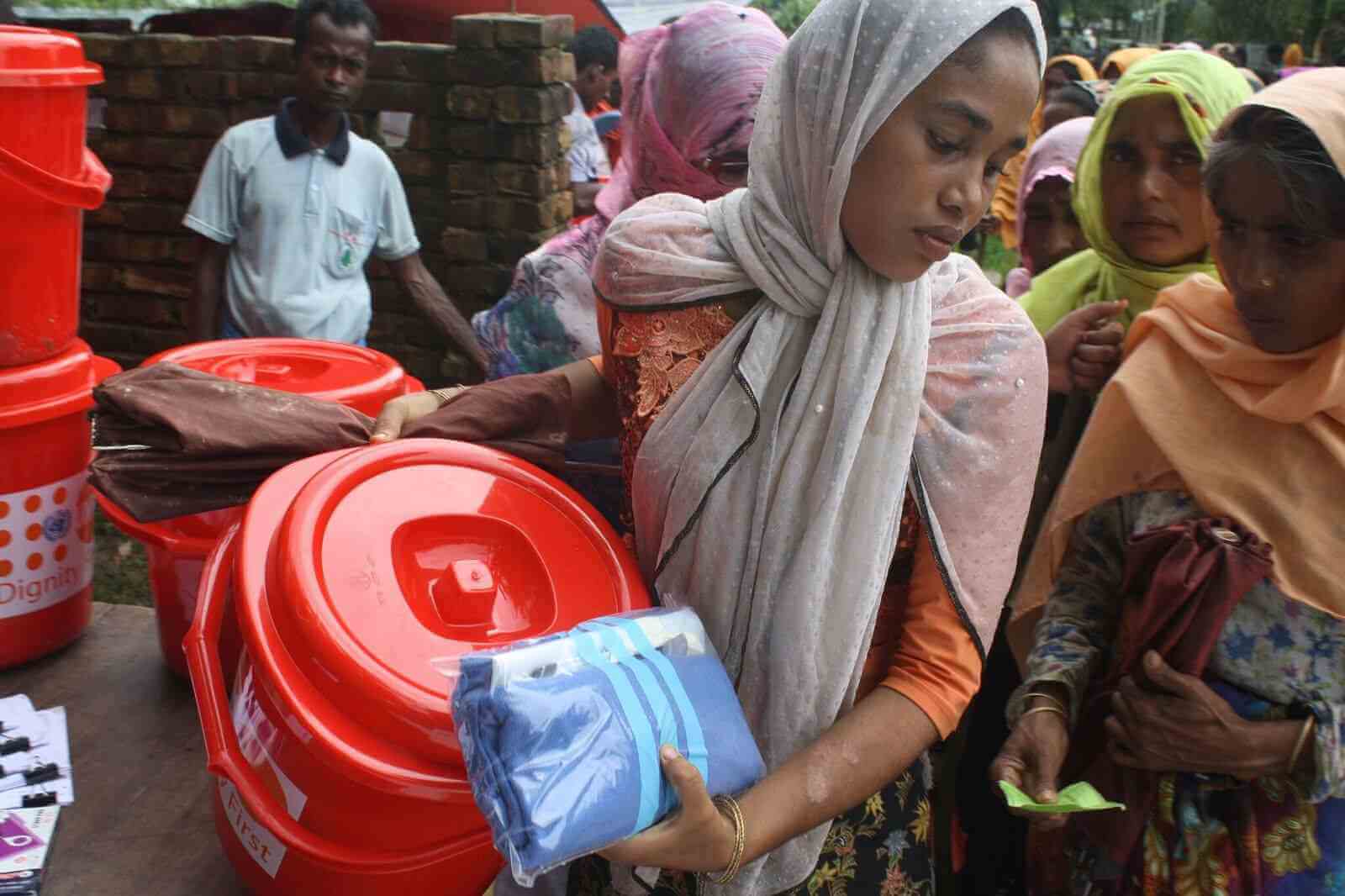 As Rohingya refugees pour into Bangladesh, UNFPA deploys midwives, safe ...